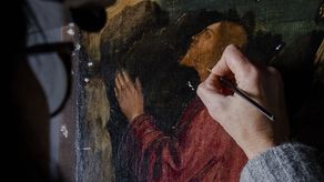 Carpaccio ha recibido recientemente más atención fuera de su natal Venecia, la ciudad donde también se encuentra el emblemático bar que inventó el platillo: Harry’s Bar.