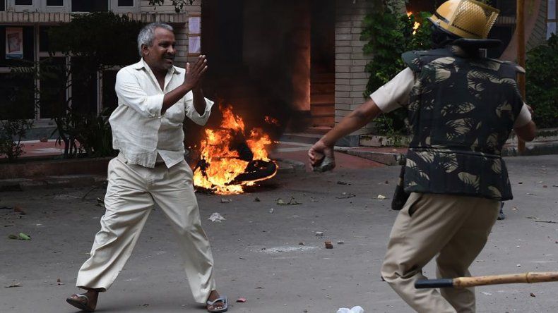 Suben a 14 los muertos en protestas en India tras condena de un gurú por violación