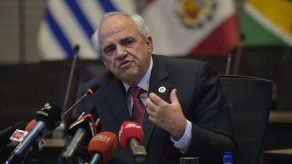 Secretario de Unasur propone cumbre por la paz tras acuerdo en Colombia