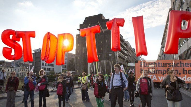 UE sopesa cambio de enfoque para negociar TTIP con EEUU