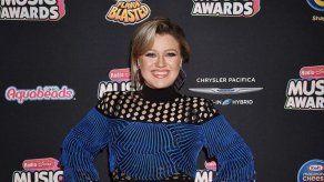 Kelly Clarkson agradece a la malograda Aretha Franklin que le ayudara a superar su timidez