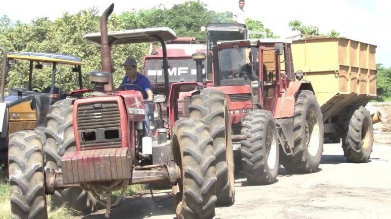 Arroceros protestan en Chiriquí con sus tractores para evitar orden de desalojo