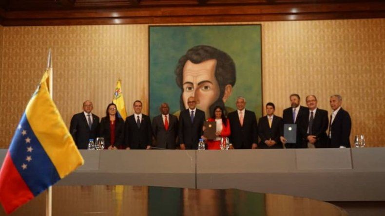 Sin Guaidó, algunos opositores acuerdan negociar con Maduro