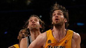 Lakers dejan en el camino a los campeones Spurs