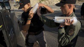 Oposición pide a banco británico no entregar oro a Maduro