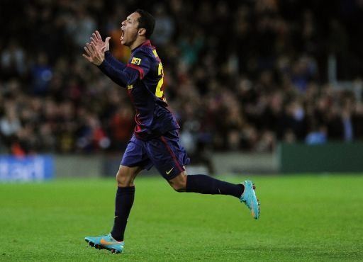 Adriano asegura que quiere renovar con Barcelona y niega oferta del PSG