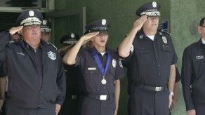 PN condecoró a agente que rescató a menor de una alcantarilla en Colón PN condecoró a agente que rescató a menor de una alcantarilla en Colón