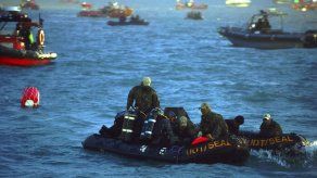 Casi 100 personas que viajaban en el ferry surcoreano siguen desaparecidas