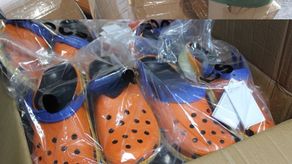 Aduanas decomisa sandalias falsificadas en Chiriquí.