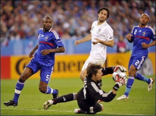 Italia jugará con España en cuartos, Holanda sigue ganando