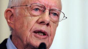 Jimmy Carter elogia a Santos por proceso de paz