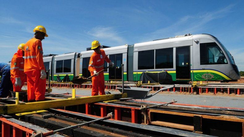 El Gobierno francés llama de nuevo a sindicatos a cesar la huelga de trenes