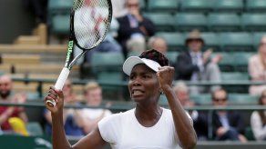 Venus y Serena avanzan a semifinales en Wimbledon