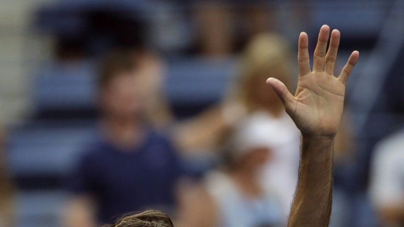 US Open: Federer abruma a Mayer; récord de retiros