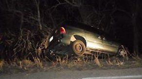 Niño toma el auto de mamá para pasear a su hermana de cinco