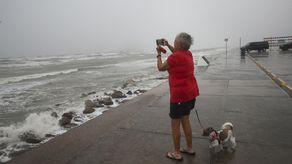 Tormenta tropical Nicholas aumenta fuerza en Golfo de México