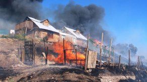 Incendio en edificio de Chile provoca muerte de madre e hijo tras lanzarse