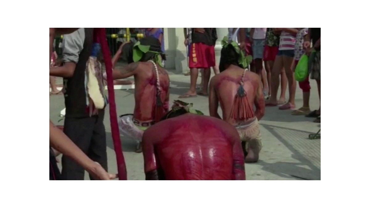 Cientos de filipinos emulan la pasión de Cristo en el Jueves Santo