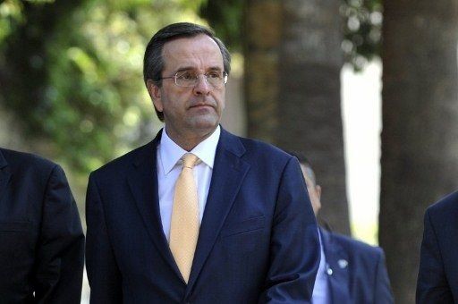 Gobierno griego se reúne de urgencia para cerrar recortes