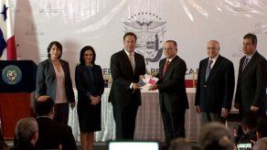 Varela recibe informe sobre servicios financieros y advierte medidas contra Francia
