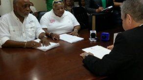 Esteban Rodríguez entrega más de mil firmas ante el Tribunal Electoral