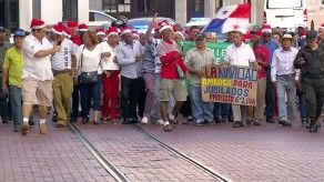 Jubilados se enfrentaron con unidades del control de multitudes