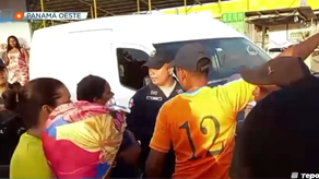 Residentes protestan y cierran vía