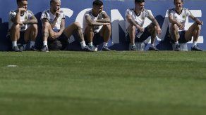 Fuegos artificiales desvelan a Argentina en Brasil