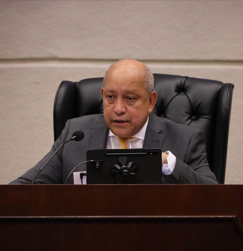 El diputado Crispiano Adames.