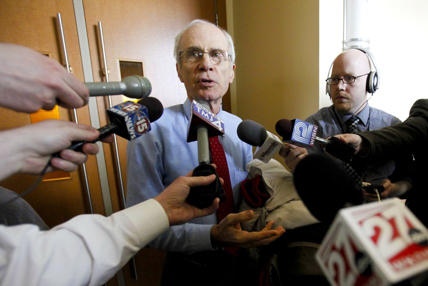 El demócrata Doug La Follette.