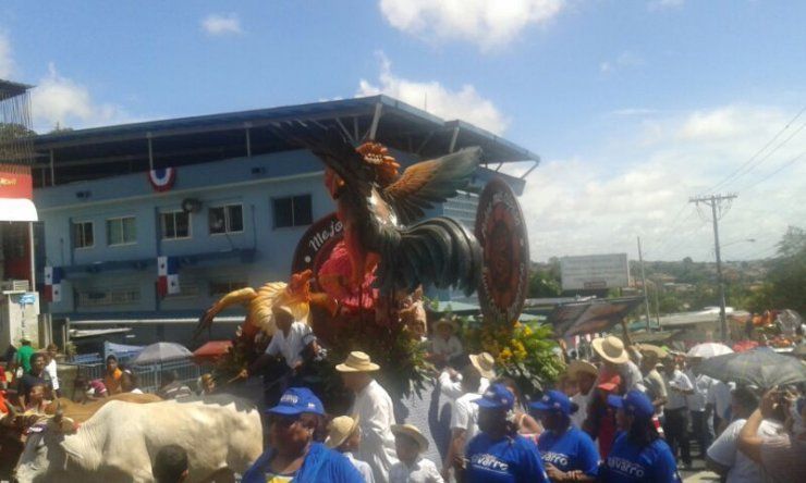 Santeños celebran 192 años del Grito de Independencia