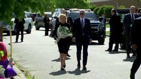 Biden denuncia supremacismo blanco al honrar a víctimas de matanza racista en Buffalo
