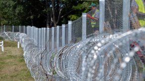 Hungría anuncia una segunda valla para contener migración