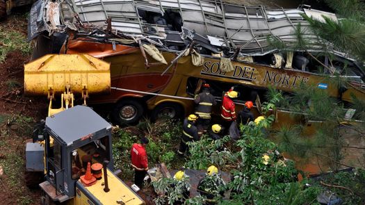 Fatal accidente de tránsito deja a nueve personas fallecidas en Argentina. Fatal accidente de tránsito deja a nueve personas fallecidas en Argentina.