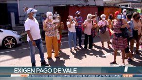Billeteros protestan para exigir pago de vales
