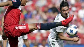 Cristian Martínez con dos asistencias y el Crew alcanza al líder NYCFC