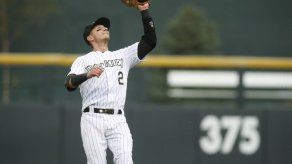 Rockies vence a Padres gracias a jonrón de Dickerson
