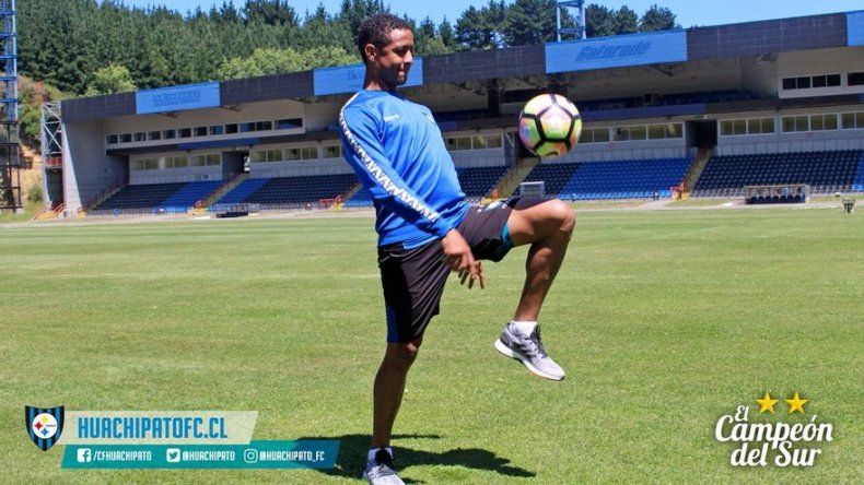 Gabriel Torres fue presentado en el Huachipato de Chile