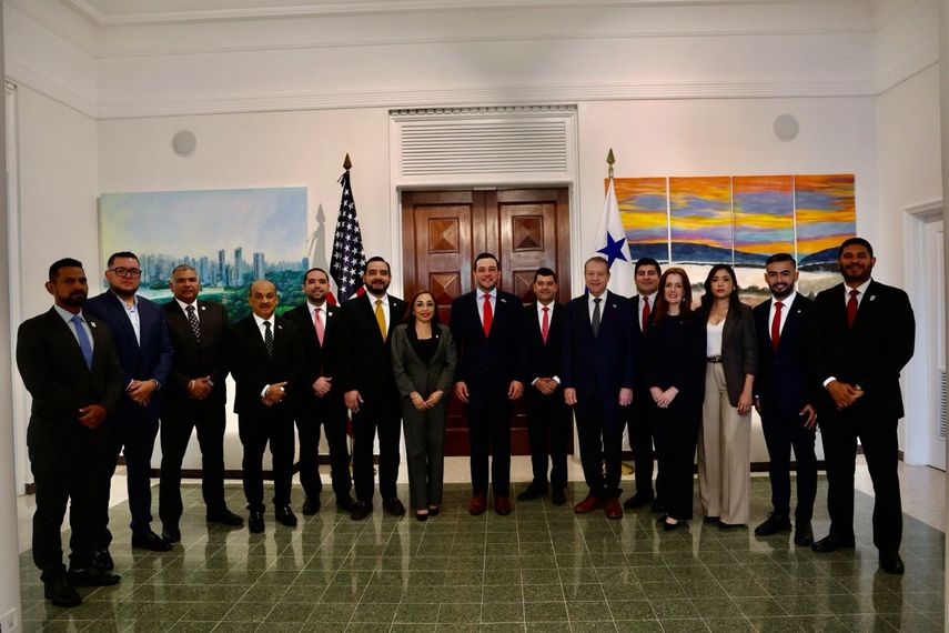 Diputados panameños y embajador de Estados Unidos