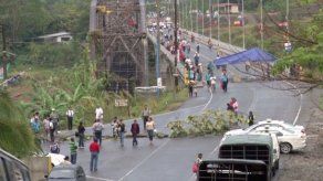 Cierre en Puente Changuinola mantiene desesperada a la población