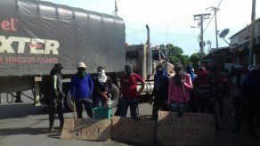 Campesinos colombianos bloquean vía por erradicación de cultivos ilícitos