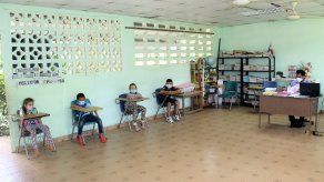Hoy iniciaron las clases semipresenciales en 78 escuelas del país.