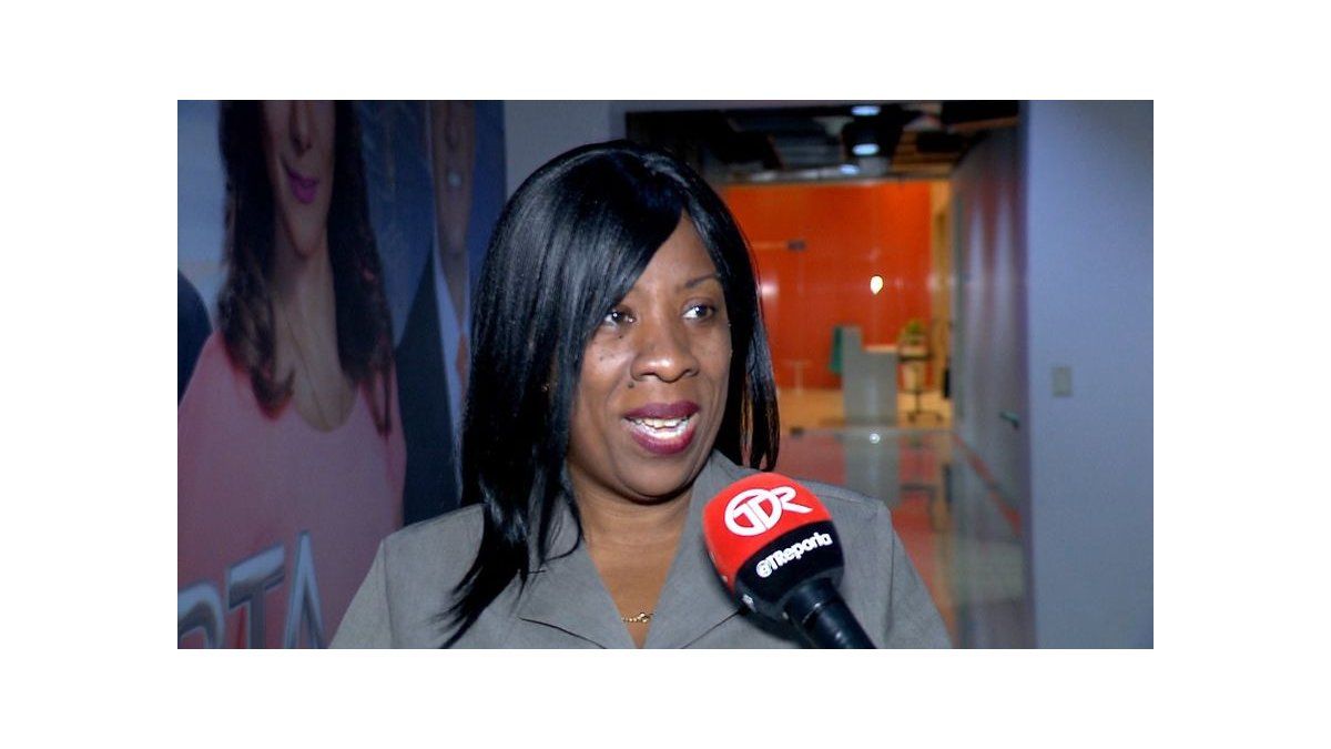 Intérprete de lengua de señas, Yolanda Menchaca, aspira a llegar a más