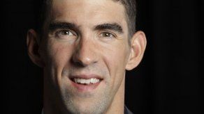 Premian a Michael Phelps por contribuir a la salud mental