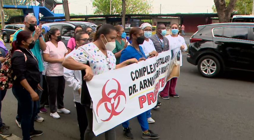 Los técnicos de laboratorio exigen que se cumpla su ajuste salarial.