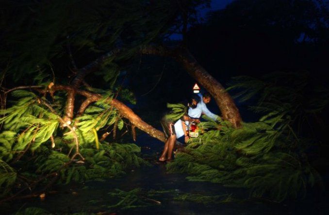 Ciclón Phailin azota el este de India