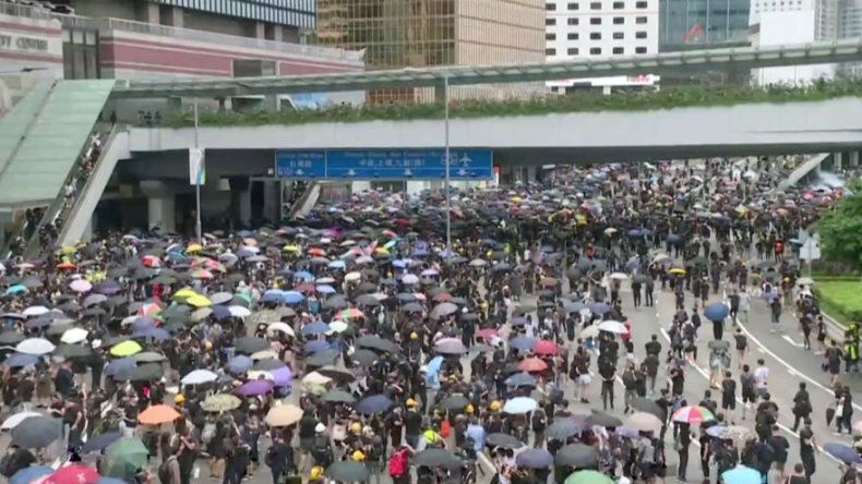 Cortan un tren al aeropuerto tras protestas en Hong Kong