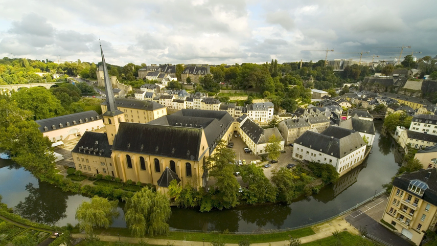 País europeo que ofrece oportunidades a jóvenes extranjeros para laborar.