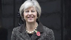 Theresa May ve escandaloso que no se permita una amapola en camisetas de fúbtol