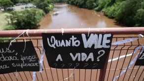 Homenaje a víctimas marca primer mes de desastre minero en Brasil